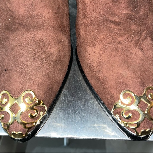NWT/NIB Jasmin low heel brown suede shoe boots with gold toe and heel, size 6.5 - Picture 4 of 13